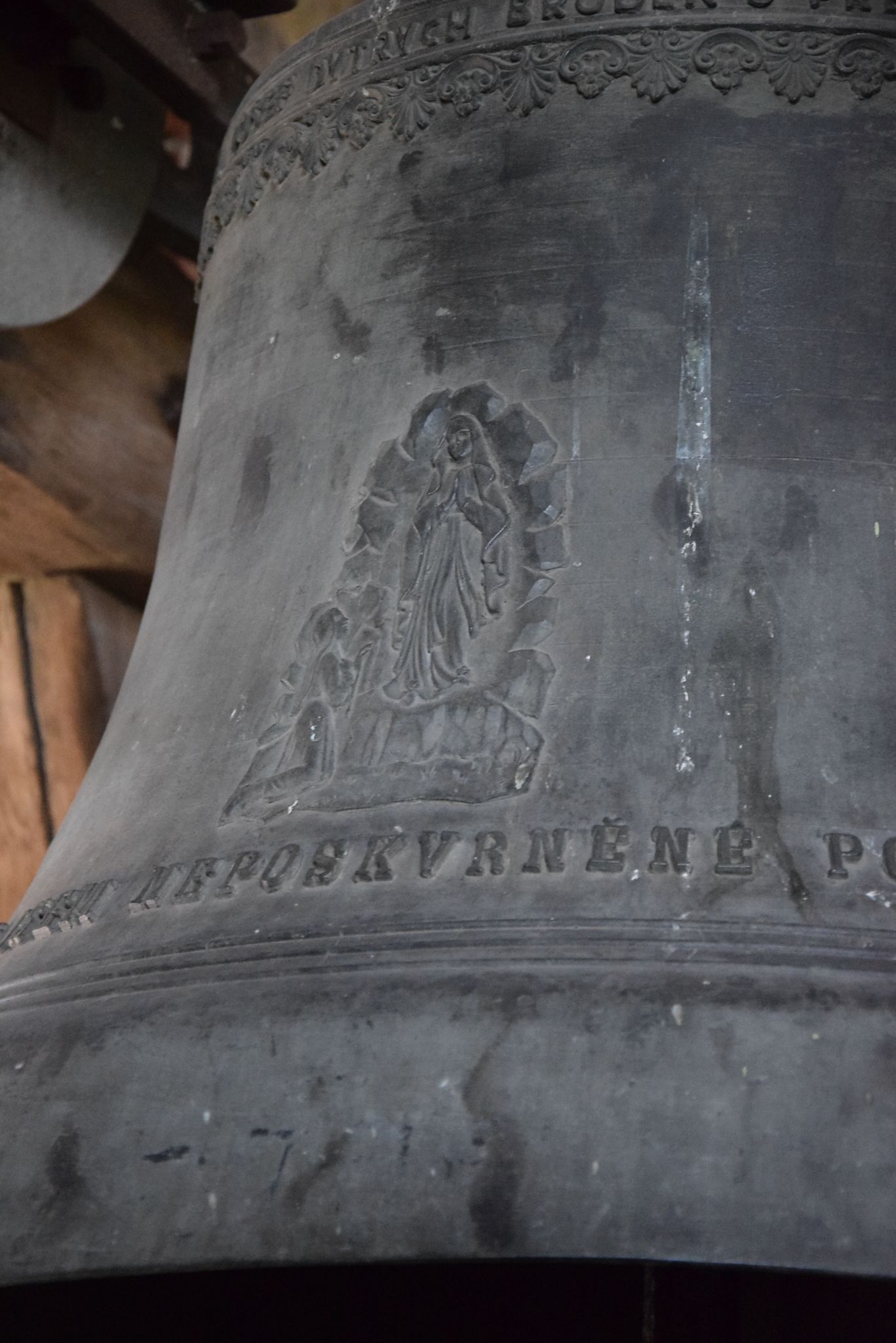 Detail výzdoby zvonu Panny Marie