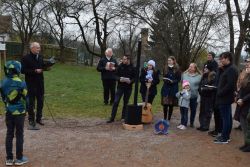 Žehnání stromu na farní zahradě